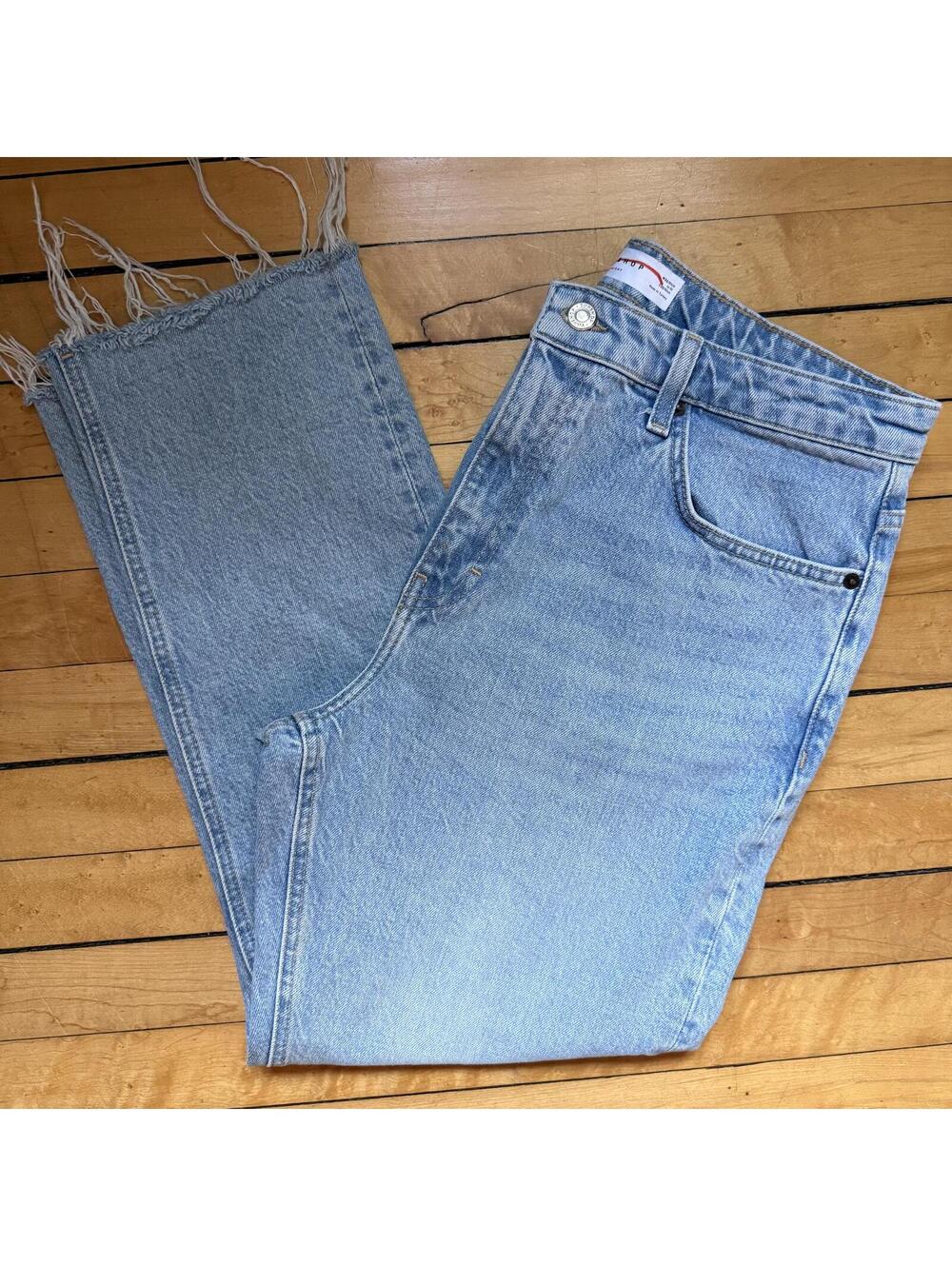 Topshop Straight Leg Jeans Raw Hem Light Wash Denim Women’s 32x26 Relaxed Fit